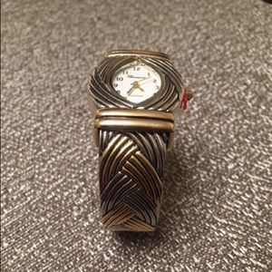 Women’s cuff watch